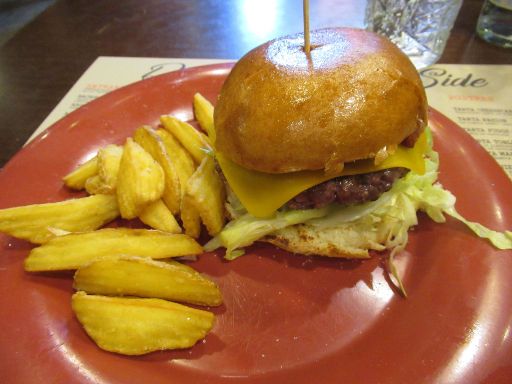 Daytona Road Side Café, Feunlabrada, Madrid, Spanien, Hamburger Daytona mit Bacon und Käse