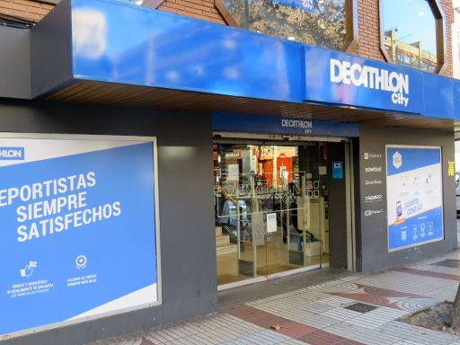 Decathlon Online und Ladengeschäfte, Madrid, Spanien, City Madrid Alcalá in der Calle Alcalá 350, 28027 Madrid