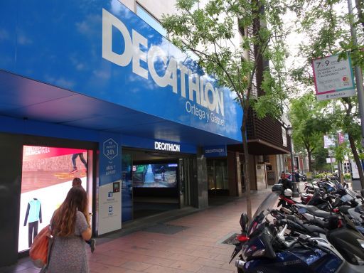 Decathlon Online und Ladengeschäfte, Madrid, Spanien, Decathlon Ortega y Gasset in der Calle José 22–24, 28006 Madrid