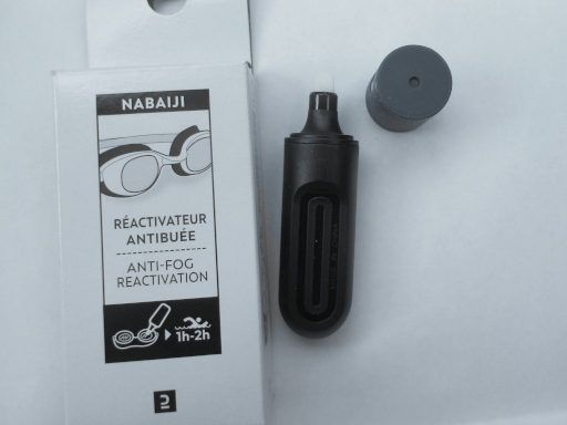 Decathlon Online und Ladengeschäfte, Madrid, Spanien, Nabaiji Anti Beschlagmittel Schwimmbrille
