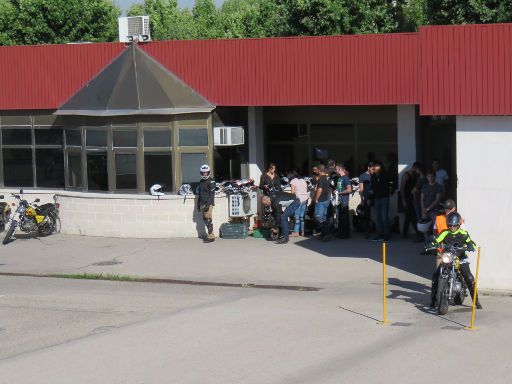 DGT Centro de exámenes de Móstoles, Motorrad praktische Prüfung Teil 1, Madrid, Spanien, Startpunkt langsamer Streckenabschnitt