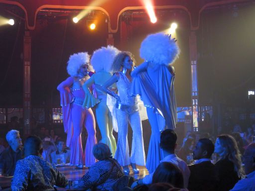 Diva’s Disco by Roser, Madrid, Spanien, Interpretation Abba Medley