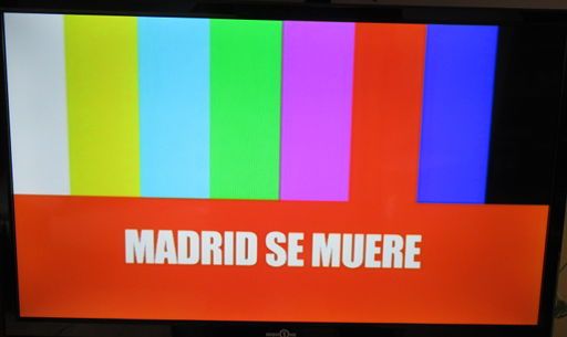 DVB-T und DVB-T2 Empfang, Madrid, Spanien, Testbild Madrid se muere / Madrid liegt im Sterben auf Kanal 24 Frequenz 498 MHz im Oktober 2020