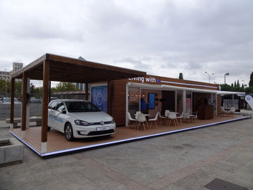 e-Roadshow Volkswagen 2018, Madrid, Spanien, Stand vor dem Einkaufszentrum auf dem Plaza de Nuevos Ministerios