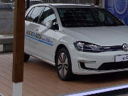 e-Roadshow Volkswagen 2018, Madrid, Spanien, Stand vor dem Einkaufszentrum auf dem Plaza de Nuevos Ministerios