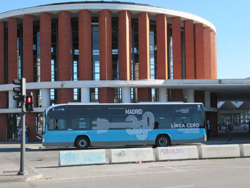 EMT Línea cero, Elektrobus, Madrid, Spanien, Irizar ieBus an der Haltestelle Nummer 5710 Bahnhof Atocha