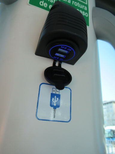 EMT Línea cero, Elektrobus, Madrid, Spanien, Irizar ieBus USB Steckdosen