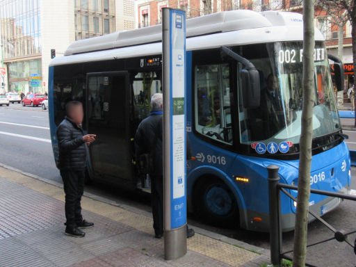 EMT Línea cero, Elektro Microbus, Madrid, Spanien, Wolta Microbus an der Haltestelle Nummer 289 Argüelles