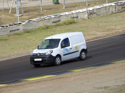 Espíritu del Jarama 2018, Madrid, Spanien, Renault Kangoo ZE auf der Rennstrecke