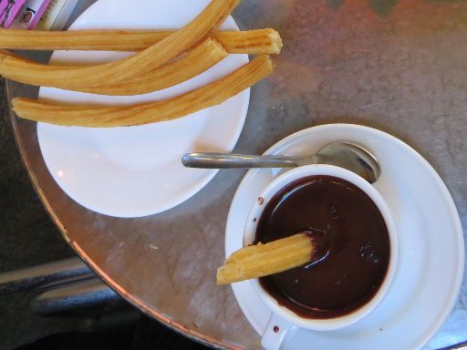Essen, Restaurants, Gastronomie, Madrid, Spanien, Chocolateria San Ginés, Churros mit Tasse Schokolade
