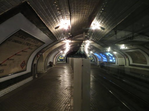 Estación de Chamberí, Madrid, Spanien, Strecke der Linie 1