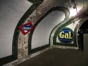 Estación de Chamberí, Madrid, Spanien, Bahnsteig mit gefliesten Wänden