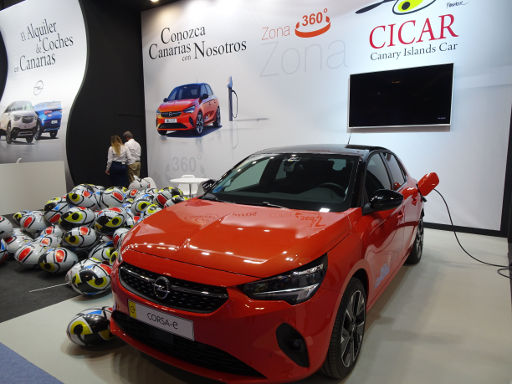 Fitur 2020 International Tourism Trade Fair, Madrid, Spanien, CICAR Mietwagen mit Opel Corsa-e