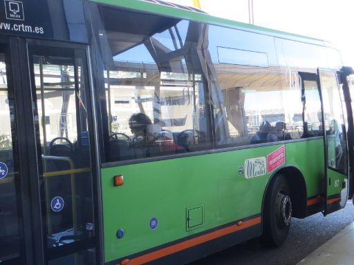 Flughafen Adolfo Suárez Madrid Barajas, Madrid, Spanien, Bus Linie 827