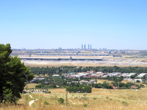 Flughafen Adolfo Suárez Madrid Barajas, Madrid, Spanien, Blick auf das Flughafengelände von Paracuellos de Jarama