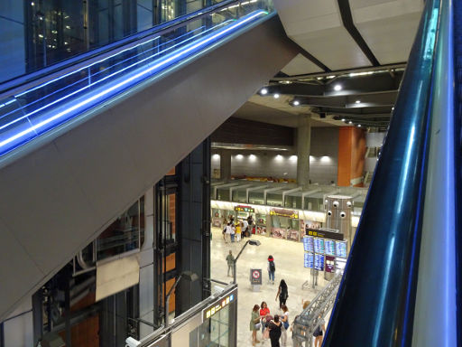 Flughafen Adolfo Suárez Madrid Barajas, Tage der offenen Tür, Madrid, Spanien, Rolltreppen und Fahrstühle zur U-Bahn