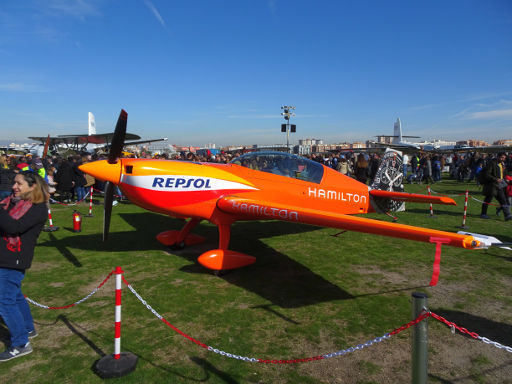 Fundación Infante de Orleans, Museo de aviones históricos en vuelo, Madrid, Spanien, Kunstflugflugzeug Repsol Team