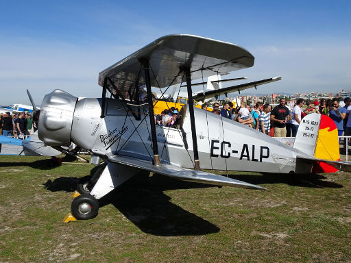 Fundación Infante de Orleans, Museo de aviones históricos en vuelo, Madrid, Spanien, Bücker Bü 131 Jungmeister Baujahr 1934