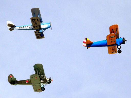 Fundación Infante de Orleans, Museo de aviones históricos en vuelo, Madrid, Spanien, de Havilland DH-60 Baujahr 1925, Polikarpov Po 1928 und Boeing Stearman Kayet - FNM Baujahr 1933