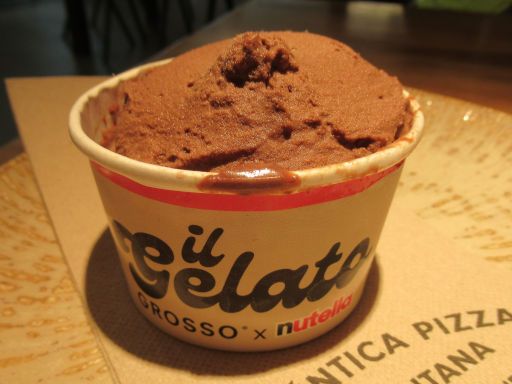 GROSSO NAPOLETANO®  Pizzeria, Madrid, Spanien, Eis mit nutella® Geschmack im M&auml;rz 2026