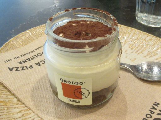 GROSSO NAPOLETANO® Pizzeria, Madrid, Spanien, Tiramisu im Glas f&uuml;r 2,&ndash; &euro; Aufpreis Mittagsmenu im September 2026