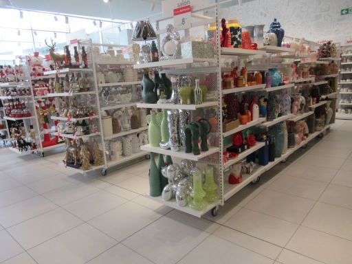 HalfPrice Great brands, Madrid, Spanien, Verkaufsraum mit Dekorations und Haushaltswaren