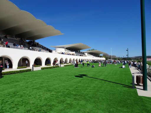 Hipódromo de la Zarzuela, Pferderennen, Zuschauerbereich vor der Tribüne