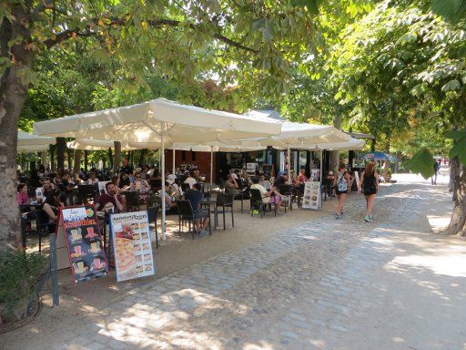 Retiro Park, Madrid, Spanien, einfaches Restaurant mit Pizza