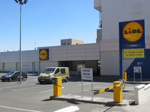 Lidl España, Madrid, Spanien, Filiale in der Avenida de la Institución Libre de Enseñanza ehemals Calle Hermanos Garcia Noblejas 23, 28037 Madrid