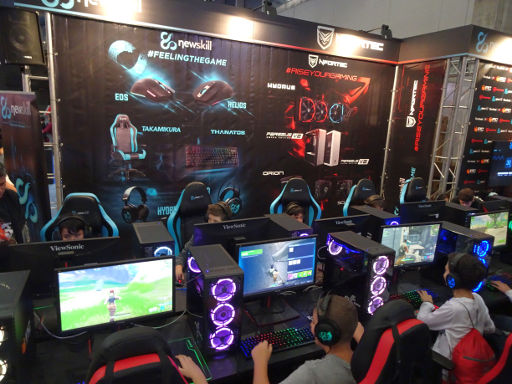 Madrid Games Week 2018, Madrid, Spanien, newskill Gaming PC Zubehör