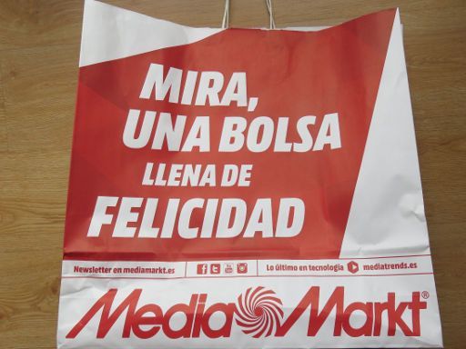 Media Markt®, Madrid, Spanien, Media Markt® umweltfreundliche Tragetasche aus Papier