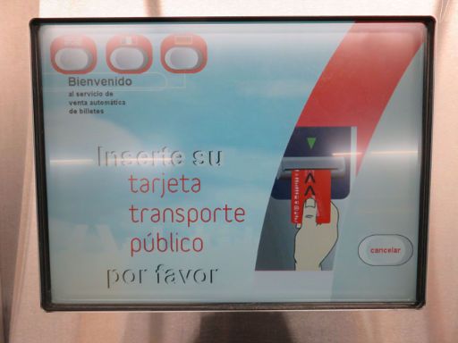 Tarjeta de Transporte Público MULTI, Metro, Madrid, Spanien, Eingabe der Karte