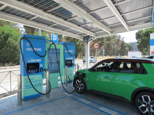 moeve, Ladesäulen, Elektrofahrzeuge, Madrid, Spanien, Moeve Station am Glorieta de Yucatan s/n, 28042 Madrid