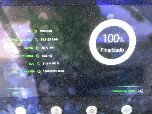 moeve, Ladesäulen, Elektrofahrzeuge, Madrid, Spanien, Übersicht des Ladevorganges von 31 % auf 100 %