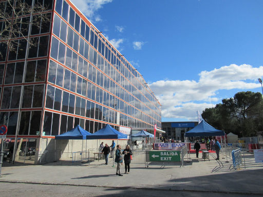 Motorama Madrid Salón Comercial de la Motocicleta 2020, Madrid, Spanien, Casa de Campo – Eingang Außengelände und Pabellón de Cristal