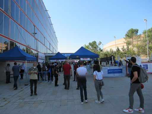 Motorama Madrid Salón Comercial de la Motocicleta 2021, Madrid, Spanien, Casa de Campo – Eingang Außengelände und Pabellón de Cristal