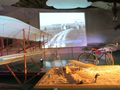 Museo de Aeronáutica y Astronáutica, Madrid, Spanien, Brüder Wright mit Erstflug 1903