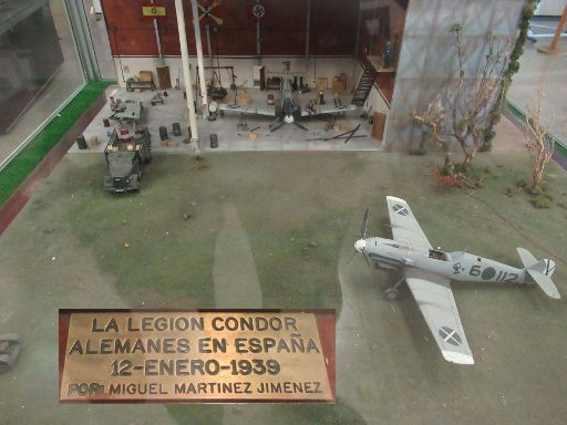 Museo de Aeronáutica y Astronáutica, Madrid, Spanien, Modell Flugzeugwartung Legión Cóndor in Spanien