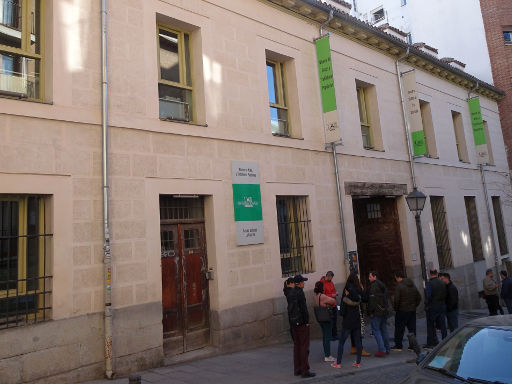 Museo de Artes y Tradiciones Populares, Madrid Spanien, Außenansicht Centro Cultural La Corrala in der Calle Carlos Arniches 3 – 5, 28005 Madrid