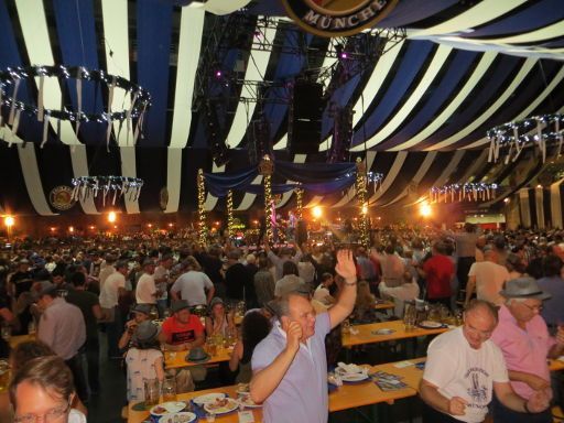 Oktoberfest 2015, Madrid, Spanien, Spanische Band