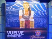 Oktoberfest 2015, Madrid, Spanien, Werbung am Eingang