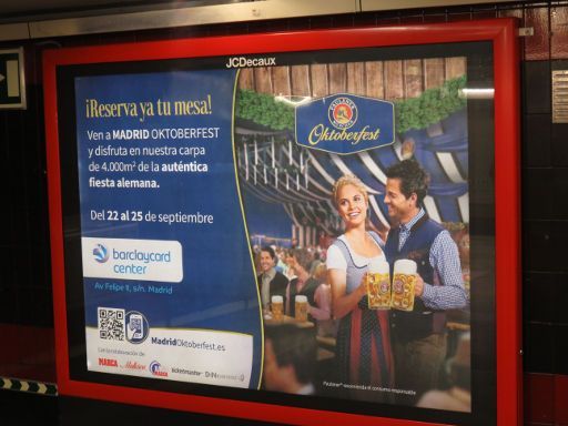 Oktoberfest 2016, Madrid, Spanien, Plakatwerbung in der Metro Station Canillejas