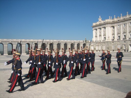 Palacio Real de Madrid, Madrid, Spanien, Wachsoldaten in Formation