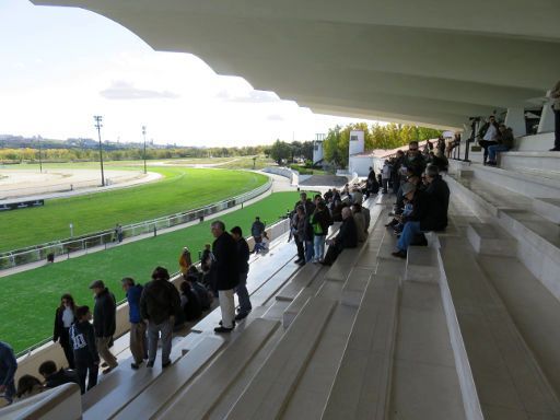 Hipotour, Pferderennbahn, Madrid, Spanien, Vierter Halt auf den Sitzbänken der Tribüne