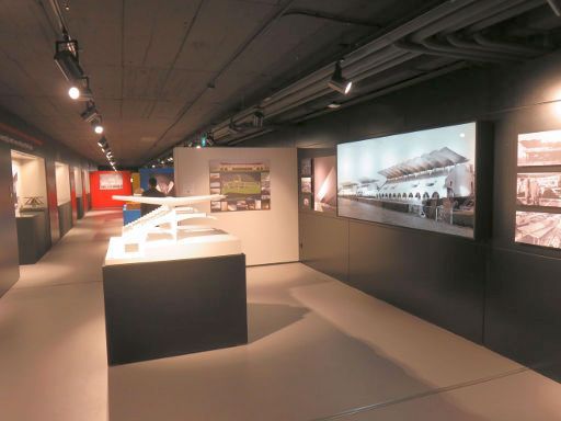 Hipotour, Pferderennbahn, Madrid, Spanien, Museum mit Bildern und Modellen vom Bau der Tribünen