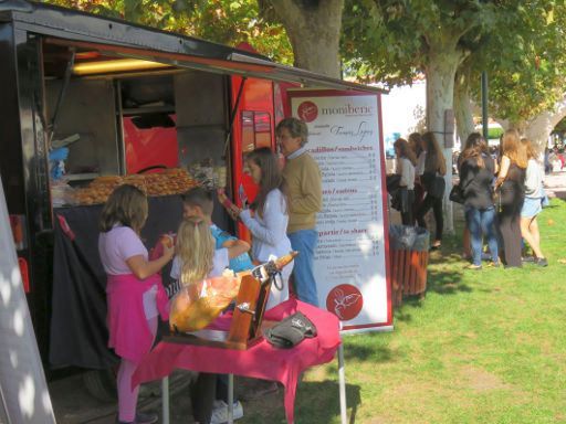 Hipotour, Pferderennbahn, Madrid, Spanien, Food Truck moniberic, Baguette mit Schinken 5,– €