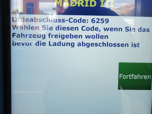 Plenergy, Elektro Lades&auml;ulen, Madrid, Spanien, Laden beenden am Automaten
