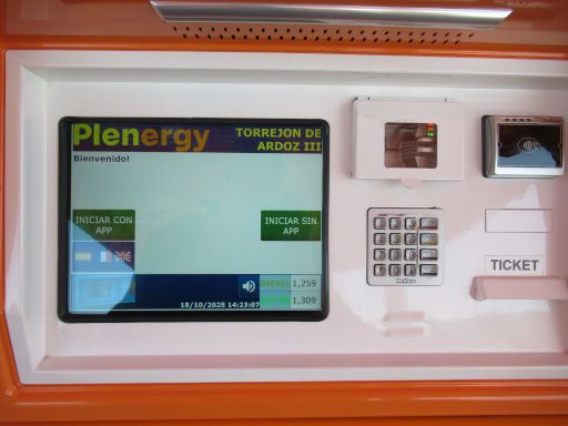 Plenergy, Tankstelle, Madrid, Spanien, Plenergy Zapfsäule mit Kartenzahlmöglichkeit
