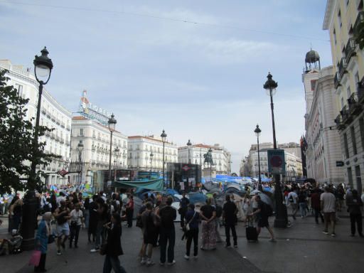 Proteste Wohnungsrecht Plaza Puerta del Sol 2026, Madrid, Spanien, Plaza de la Puerta del Sol am 30. September 2026