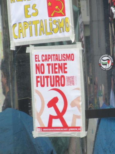 Proteste Wohnungsrecht Plaza Puerta del Sol 2026, Madrid, Spanien, El capitalismo no tiene futuro